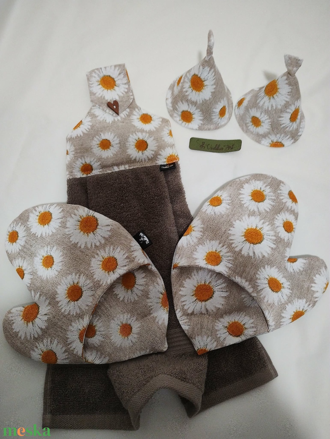 Kamilla virágok.......kéztörlő  - otthon & életmód - konyhafelszerelés, tálalás - konyhai textil - konyharuha & törlőkendő - Meska.hu