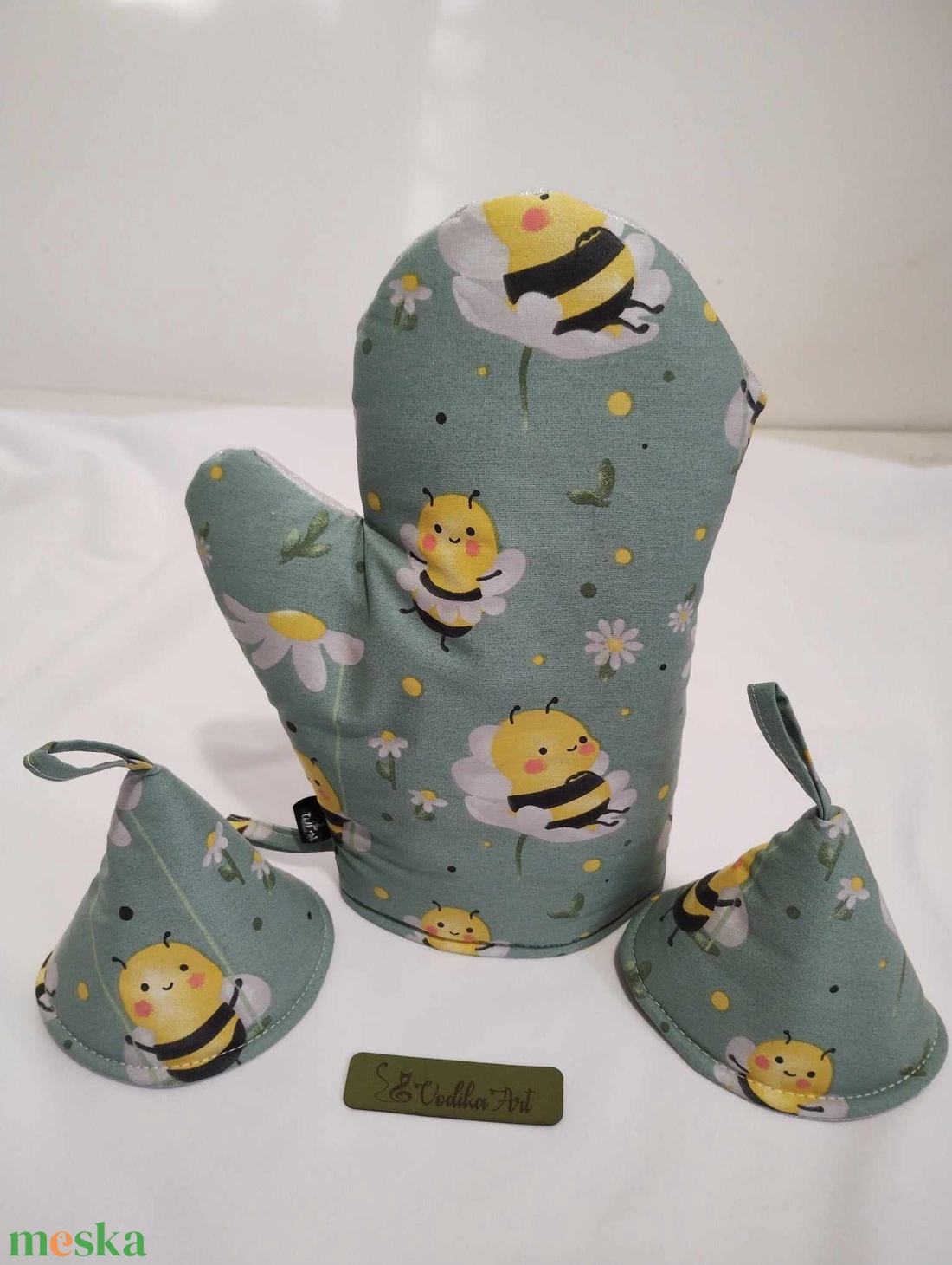Edényfogó kesztyű méhecskék - otthon & életmód - konyhafelszerelés, tálalás - konyhai textil - edényfogó - Meska.hu