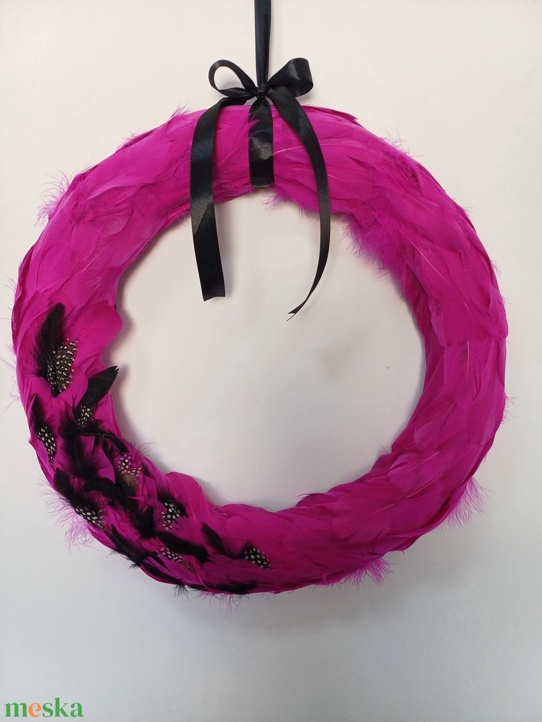 Extravagáns pink tollas koszorú - otthon & életmód - virágdekoráció - virágdíszek - dekor koszorúk, kopogtatók - Meska.hu