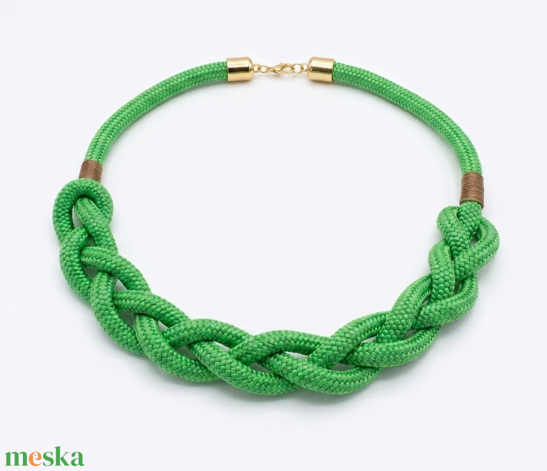 Kézműves fonott hajókötél nyaklánc � almazöld és arany színekben - ékszer - nyaklánc - statement nyaklánc - Meska.hu