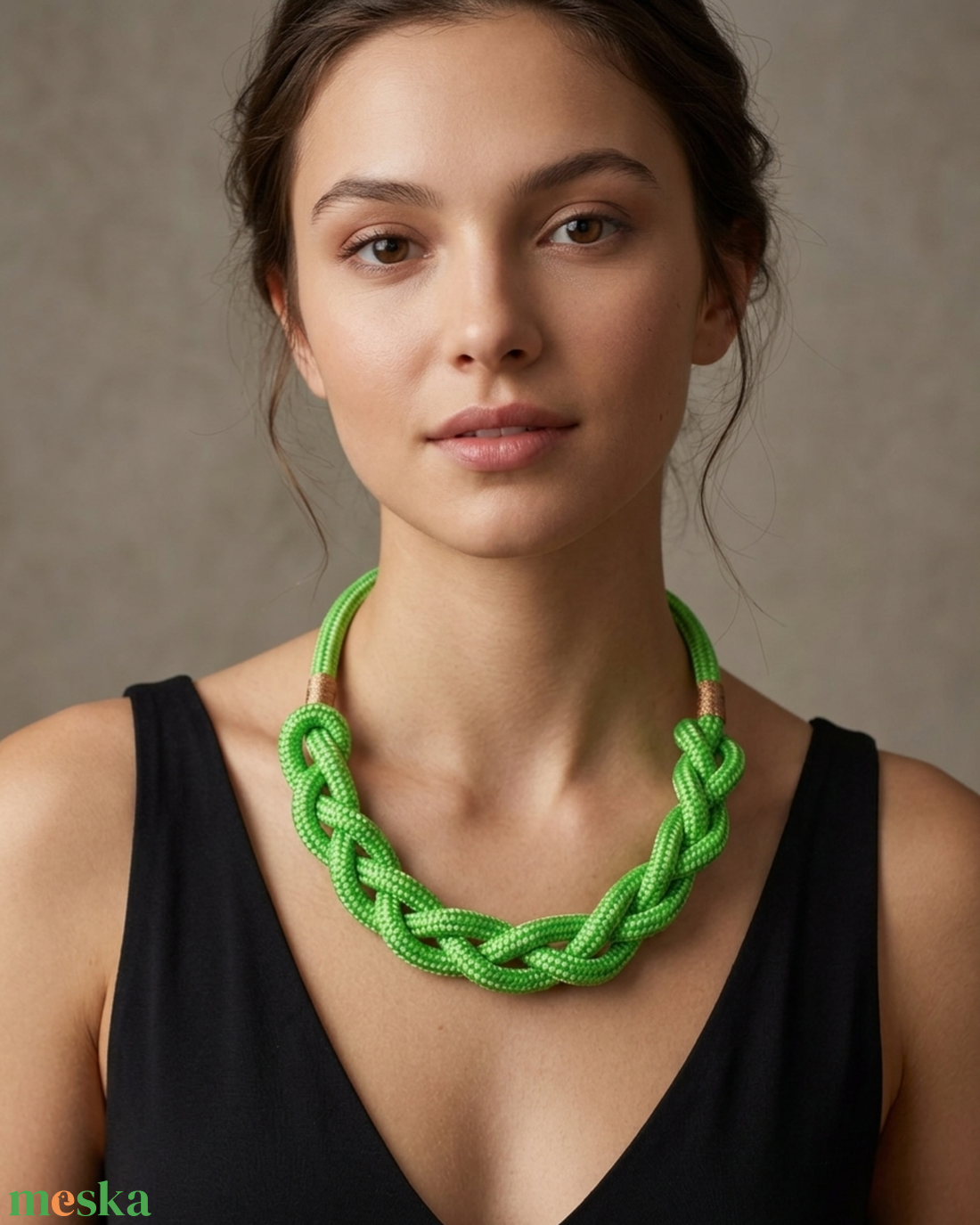 Kézműves fonott hajókötél nyaklánc � almazöld és arany színekben - ékszer - nyaklánc - statement nyaklánc - Meska.hu