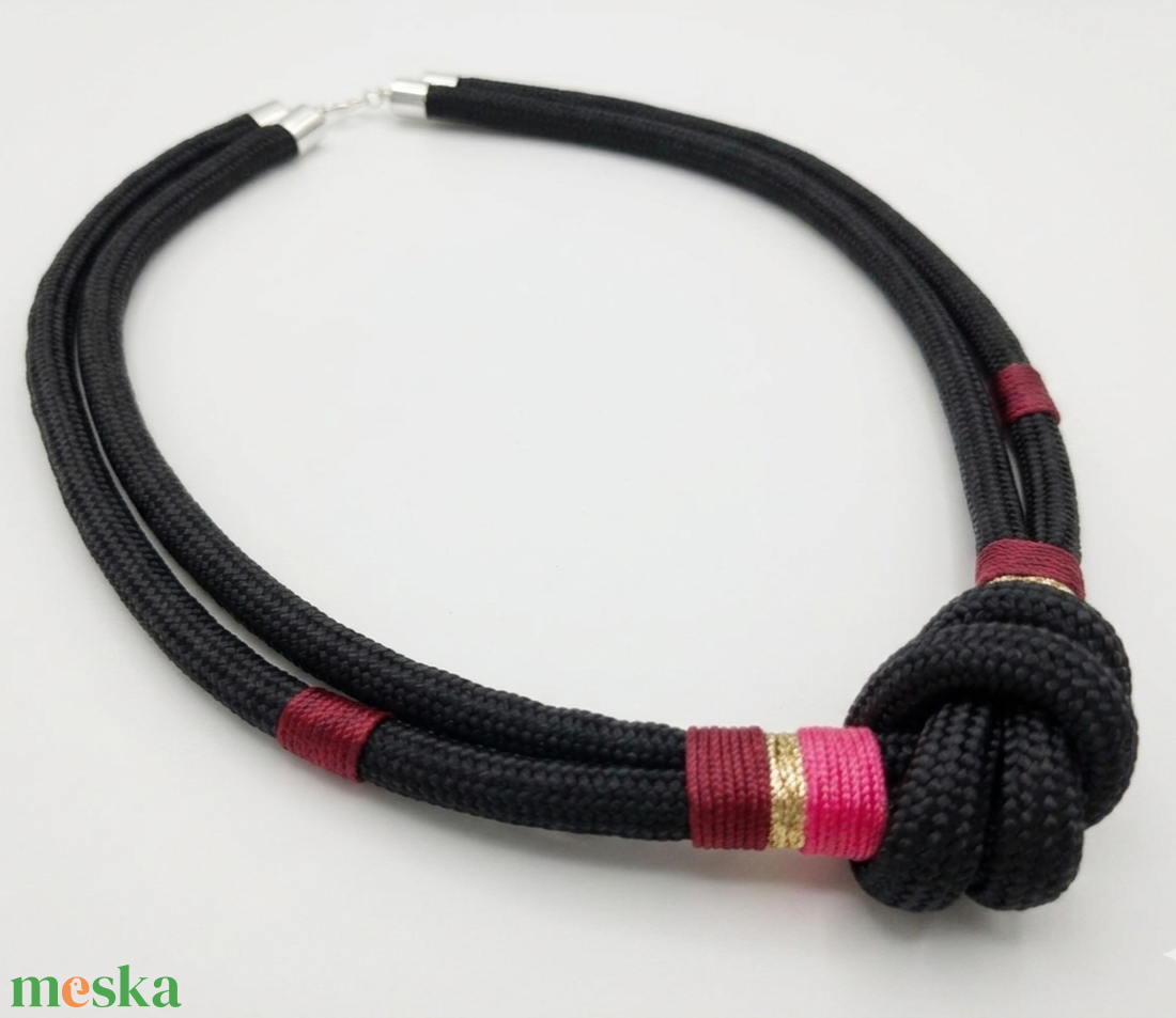Kézműves kötél nyaklánc � fekete, bordó, arany és pink - ékszer - nyaklánc - statement nyaklánc - Meska.hu