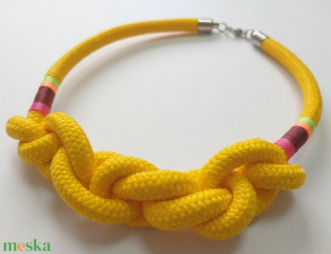 Kézműves fonott hajókötél nyaklánc � élénksárga, színes díszítéssel - ékszer - nyaklánc - statement nyaklánc - Meska.hu
