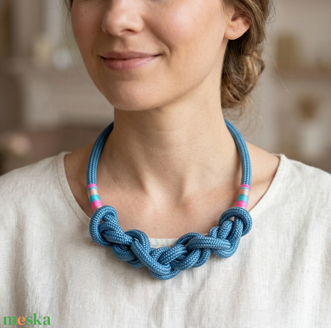Kék csomózott hajókötél nyaklánc színes részletekkel - ékszer - nyaklánc - statement nyaklánc - Meska.hu