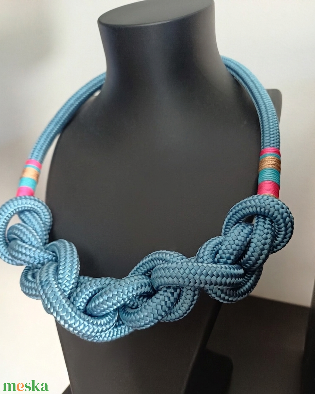 Kék csomózott hajókötél nyaklánc színes részletekkel - ékszer - nyaklánc - statement nyaklánc - Meska.hu