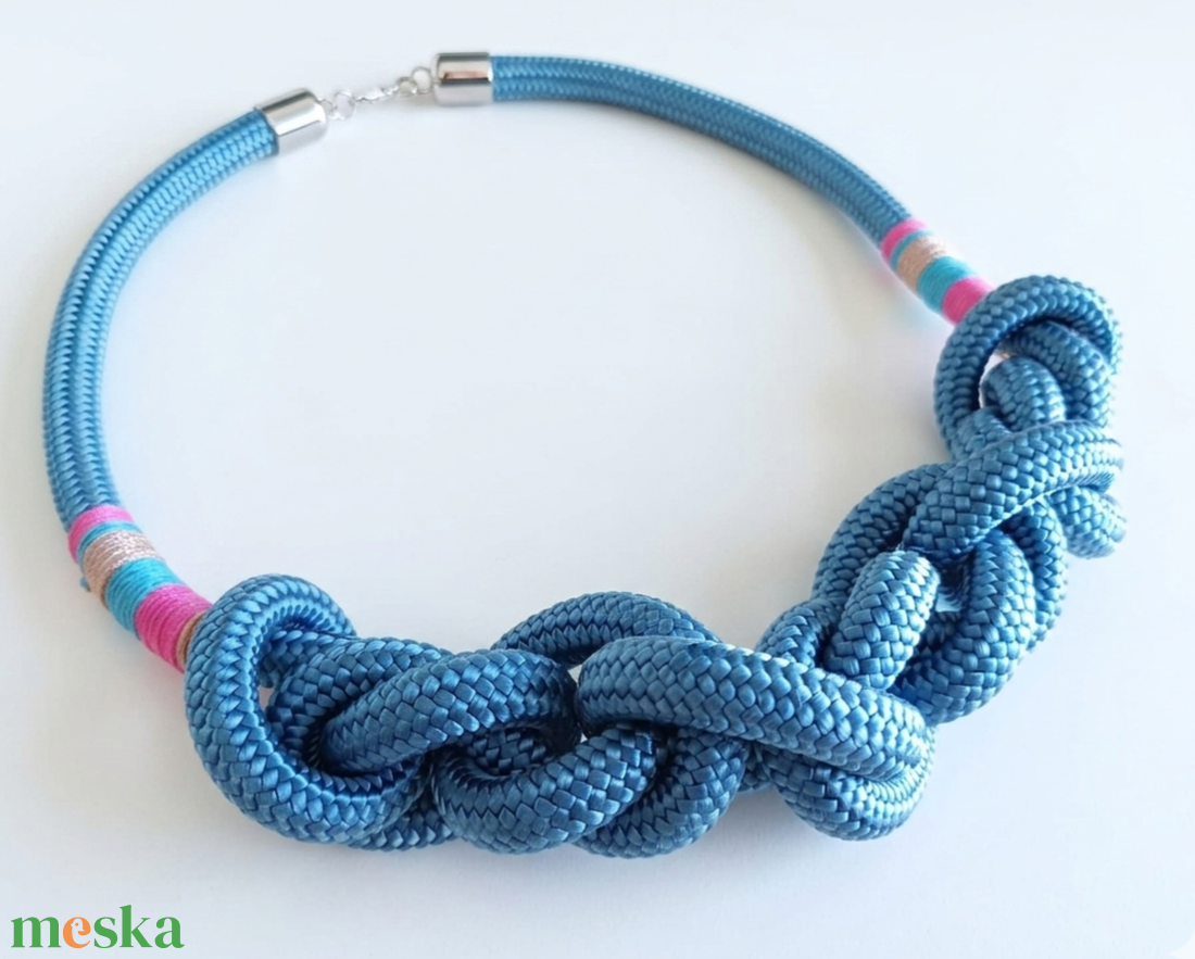Kék csomózott hajókötél nyaklánc színes részletekkel - ékszer - nyaklánc - statement nyaklánc - Meska.hu