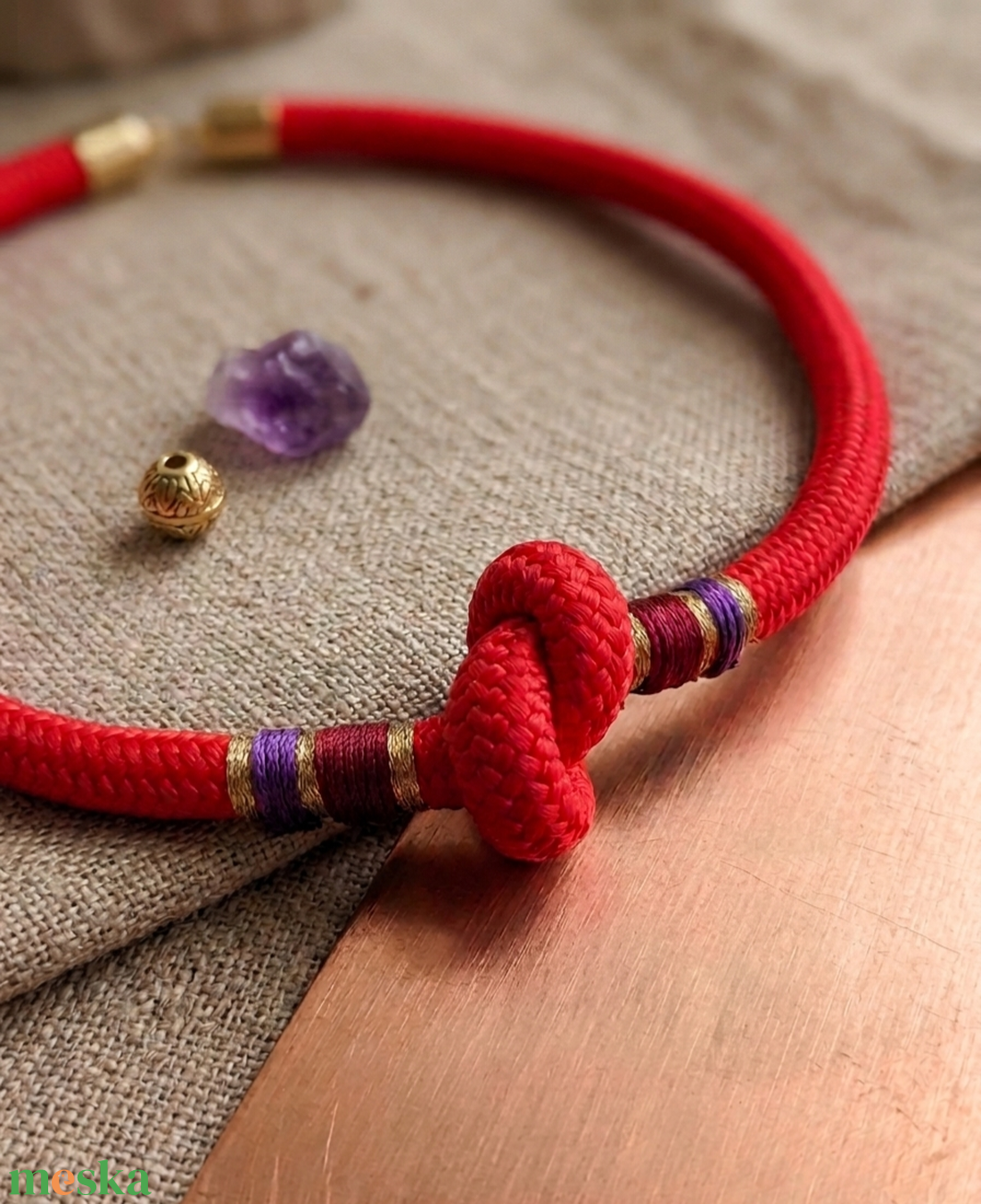 Egyedi Piros Hajókötél Statement Nyaklánc � Arany és Lila Részletekkel - ékszer - nyaklánc - statement nyaklánc - Meska.hu