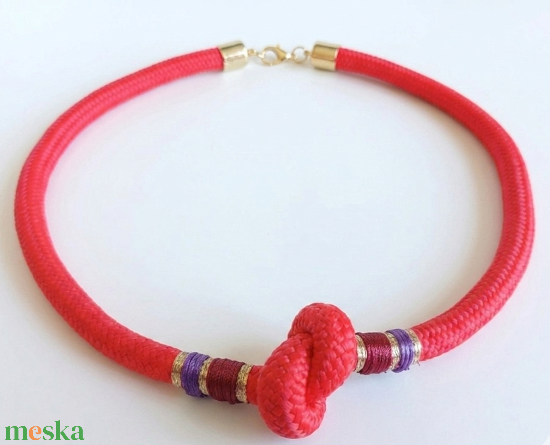 Egyedi Piros Hajókötél Statement Nyaklánc � Arany és Lila Részletekkel - ékszer - nyaklánc - statement nyaklánc - Meska.hu