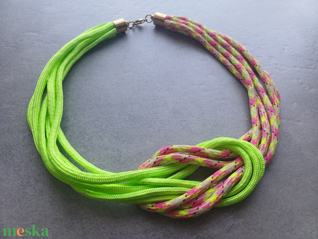 Többszálas csomózott paracord nyaklánc - neonzöld, pink - ékszer - nyaklánc - statement nyaklánc - Meska.hu