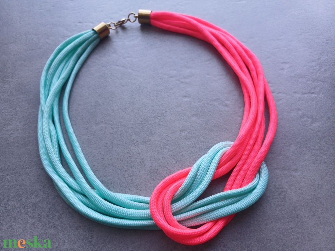 Többszálas csomózott paracord nyaklánc - menta, pink - ékszer - nyaklánc - statement nyaklánc - Meska.hu