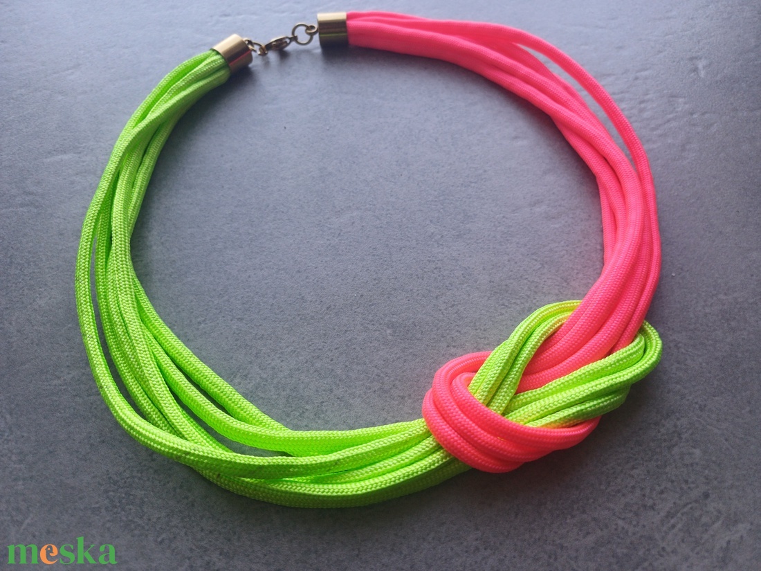 Többszálas csomózott paracord nyaklánc - neonzöld, pink - ékszer - nyaklánc - statement nyaklánc - Meska.hu