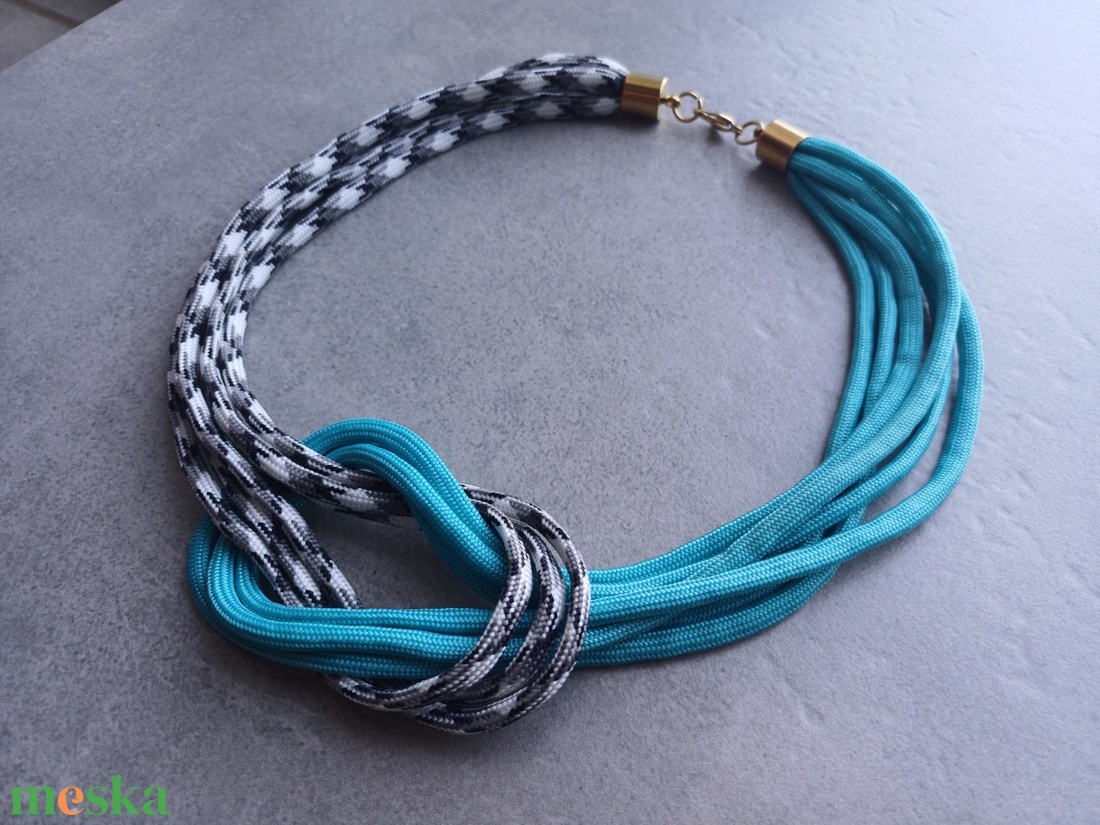 Többszálas csomózott paracord nyaklánc - pepita, türkiz - ékszer - nyaklánc - statement nyaklánc - Meska.hu