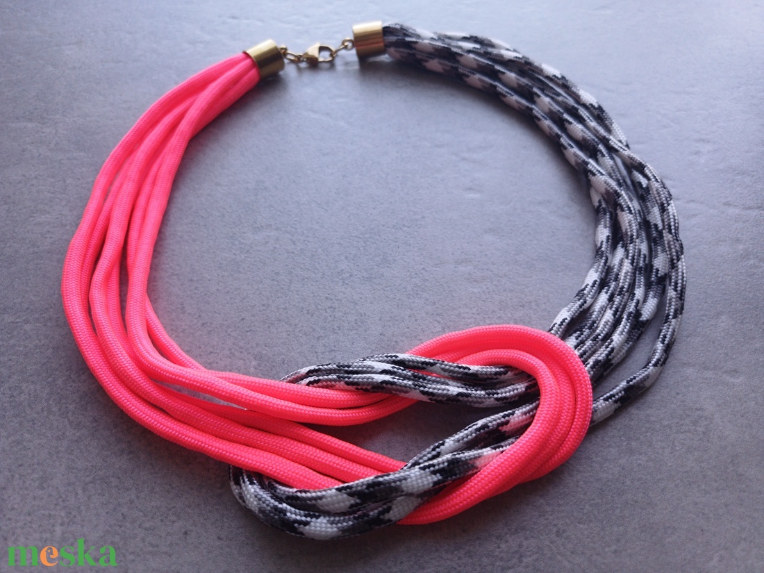 Többszálas csomózott paracord nyaklánc - pink, pepita - ékszer - nyaklánc - statement nyaklánc - Meska.hu