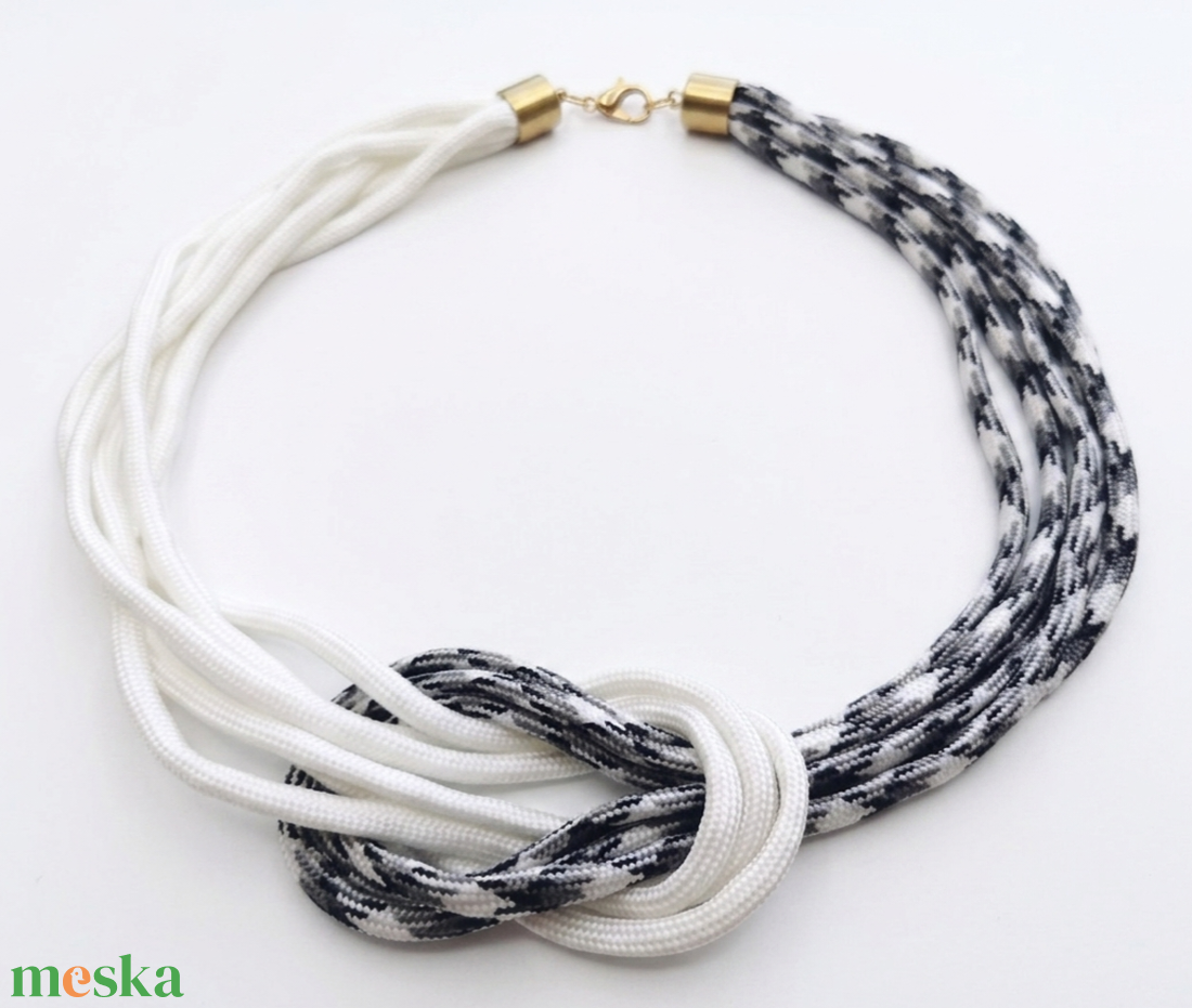 Többszálas csomózott paracord nyaklánc - fehér, pepita - ékszer - nyaklánc - statement nyaklánc - Meska.hu