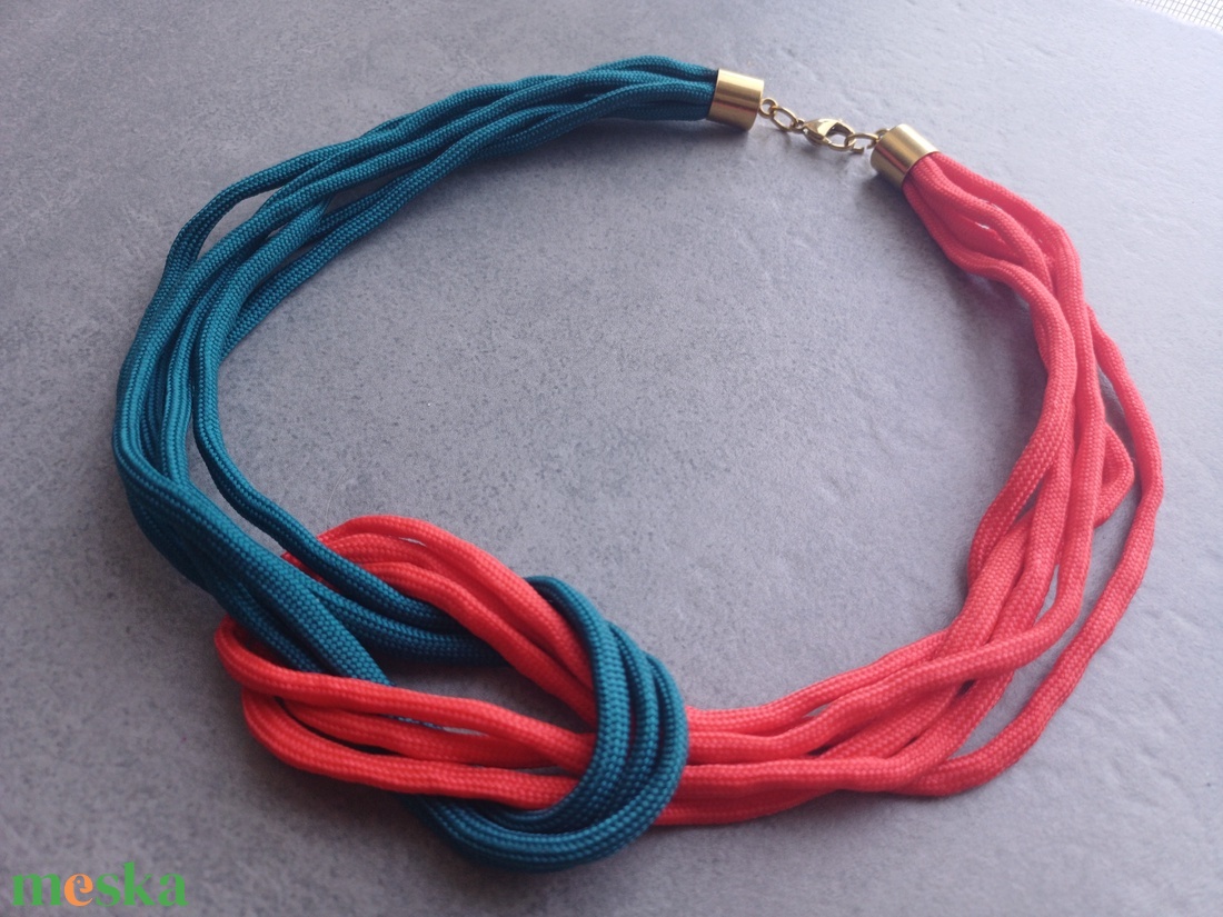 Többszálas csomózott paracord nyaklánc - teal, narancsos piros - ékszer - nyaklánc - statement nyaklánc - Meska.hu