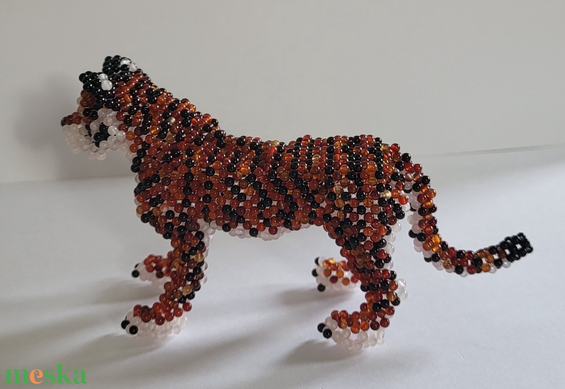 Kis Tigris ásványból - kellékek & szerszámok - ásvány alapanyag - ásvány figura - Meska.hu