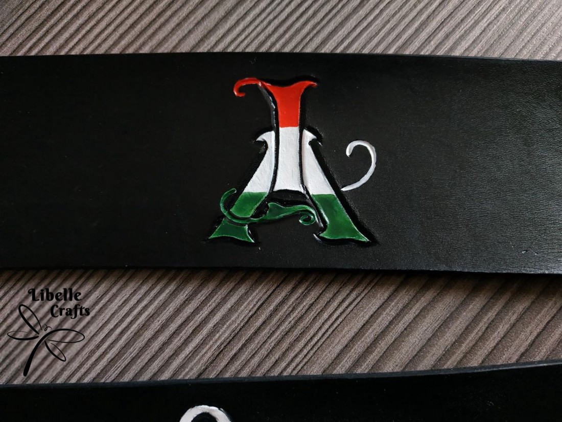 Ismerős Arcok logóval ellátott karpánt - ékszer - karkötő - széles karkötő - Meska.hu