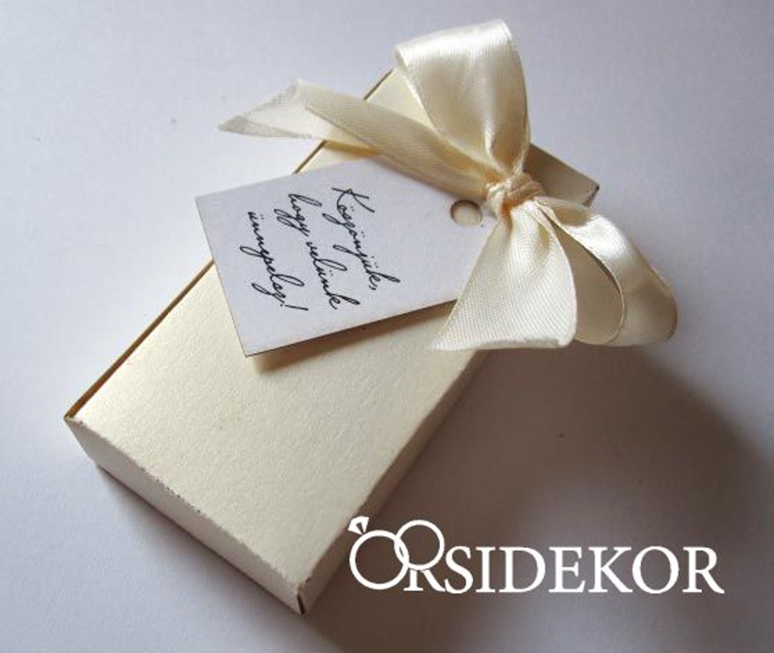 Köszönetajándék doboz szatén szalaggal - esküvő - emlék & ajándék - köszönőajándék - Meska.hu