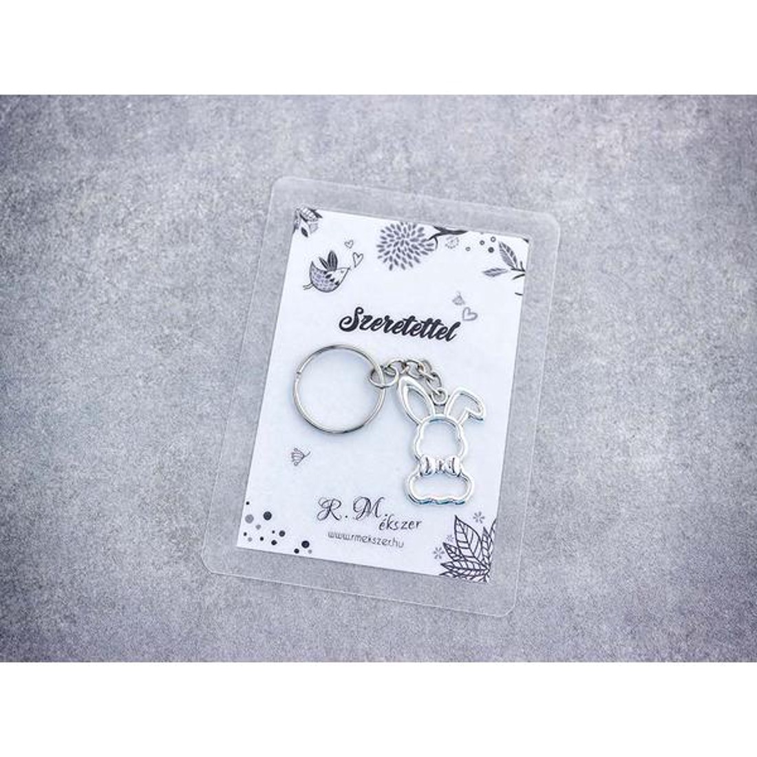 Szeretettel stílusos nyuszi medálos kulcstartó - táska & tok - kulcstartó & táskadísz - kulcstartó - Meska.hu