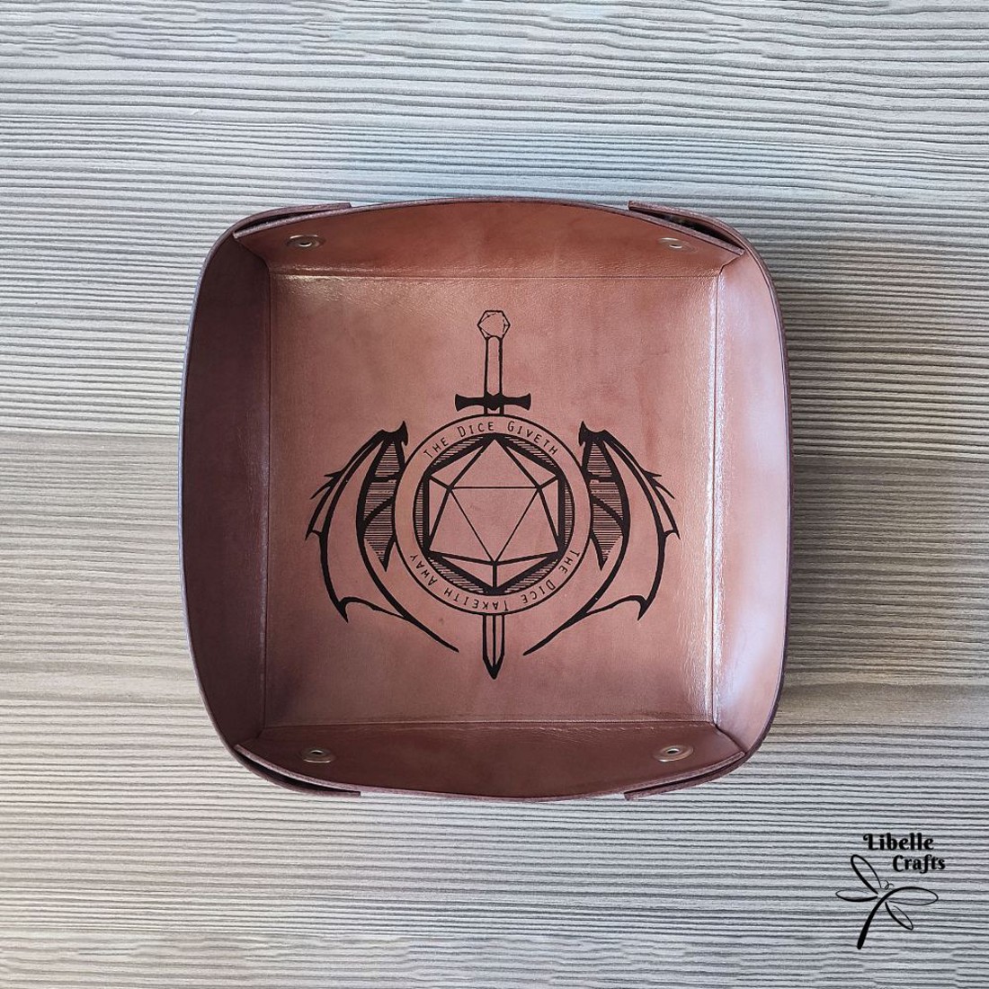 Kockás - kardos motívumos kockadobó tálca - játék & sport - táblajáték és kártyajáték - társasjátékok - dobókocka - Meska.hu