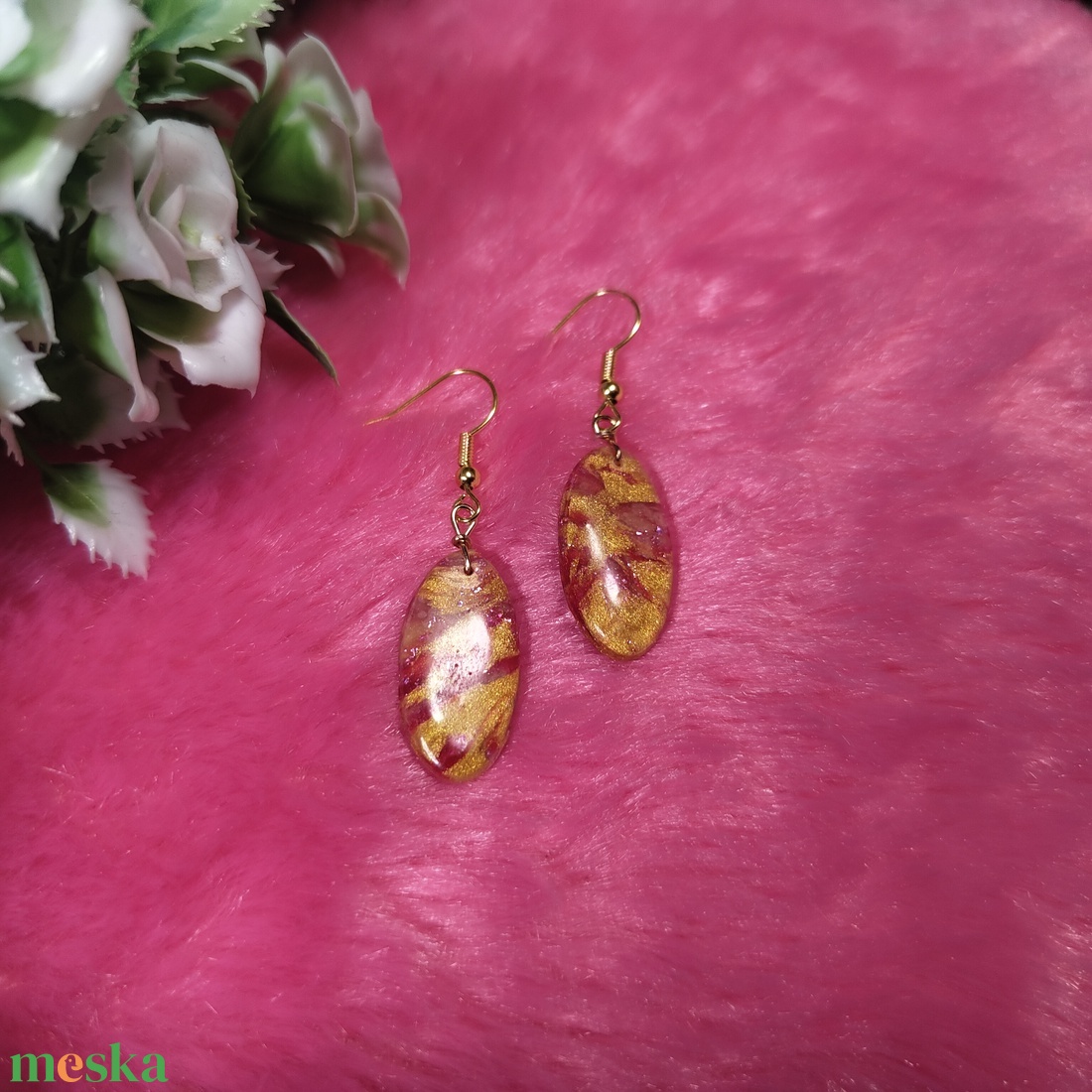 Arany-piros márványos polyclay fülbevaló � ellipszis - ékszer - fülbevaló - lógó fülbevaló - Meska.hu