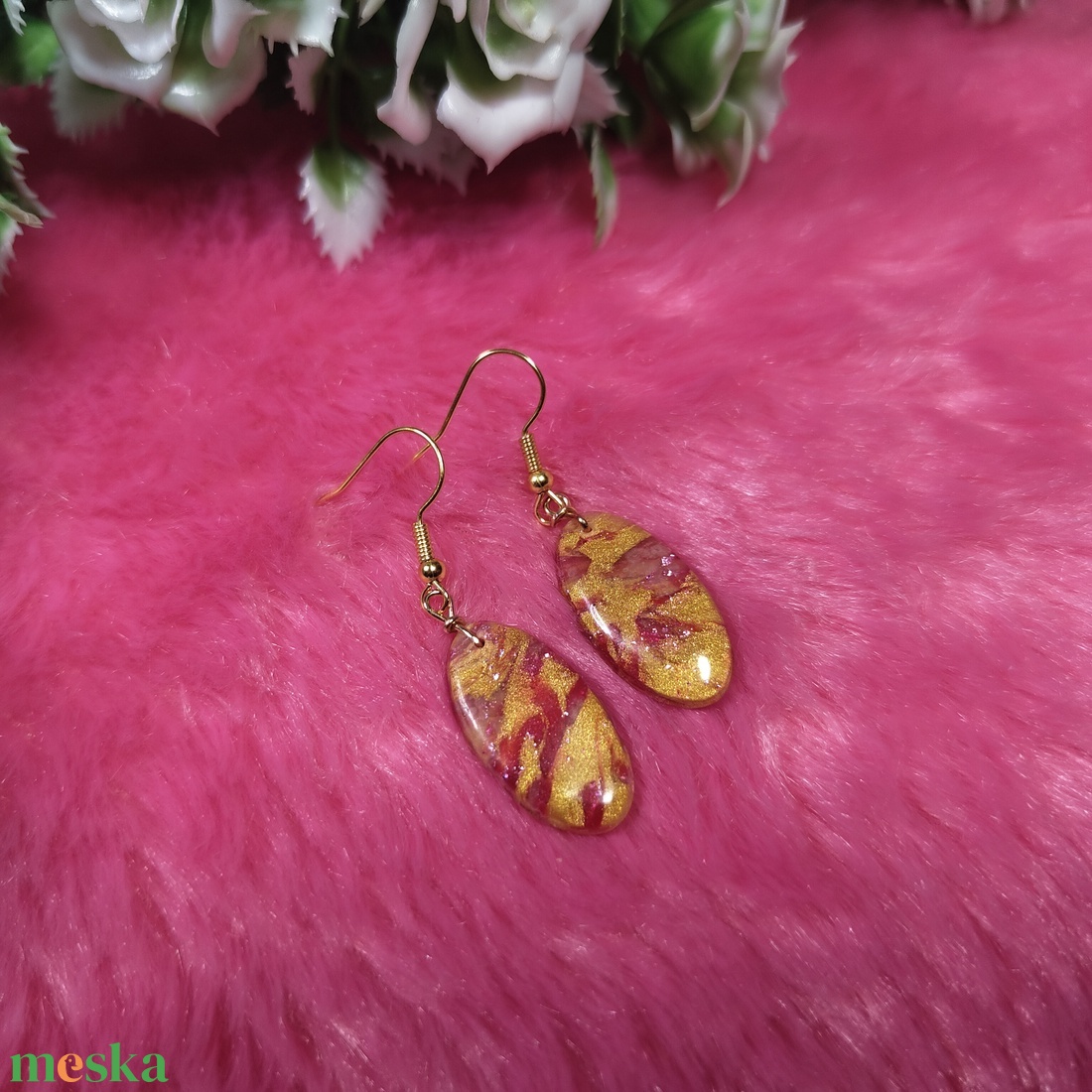 Arany-piros márványos polyclay fülbevaló � ellipszis - ékszer - fülbevaló - lógó fülbevaló - Meska.hu