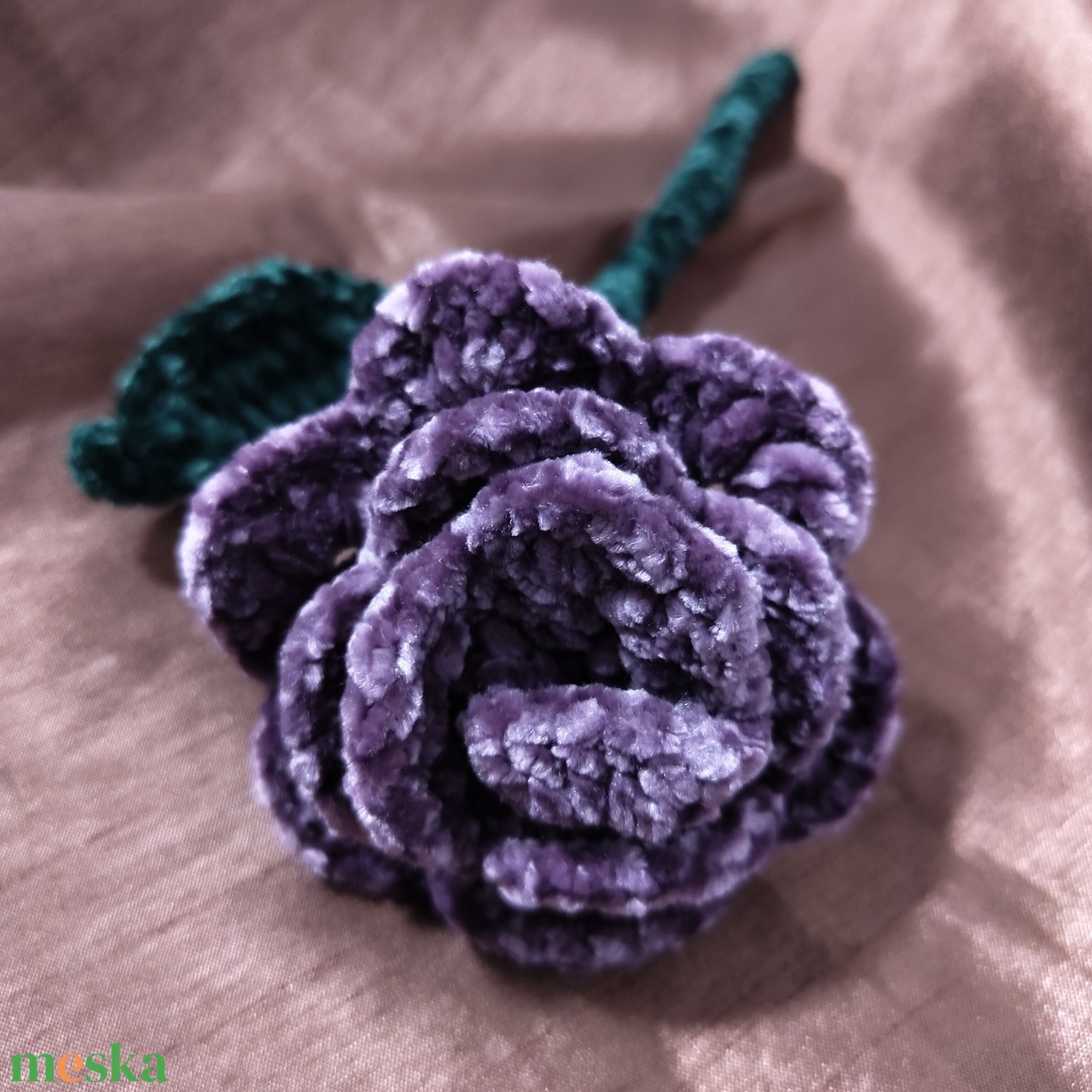 Horgolt sötét lila zsenília rózsa - otthon & életmód - virágdekoráció - virágok - szálas virág - Meska.hu