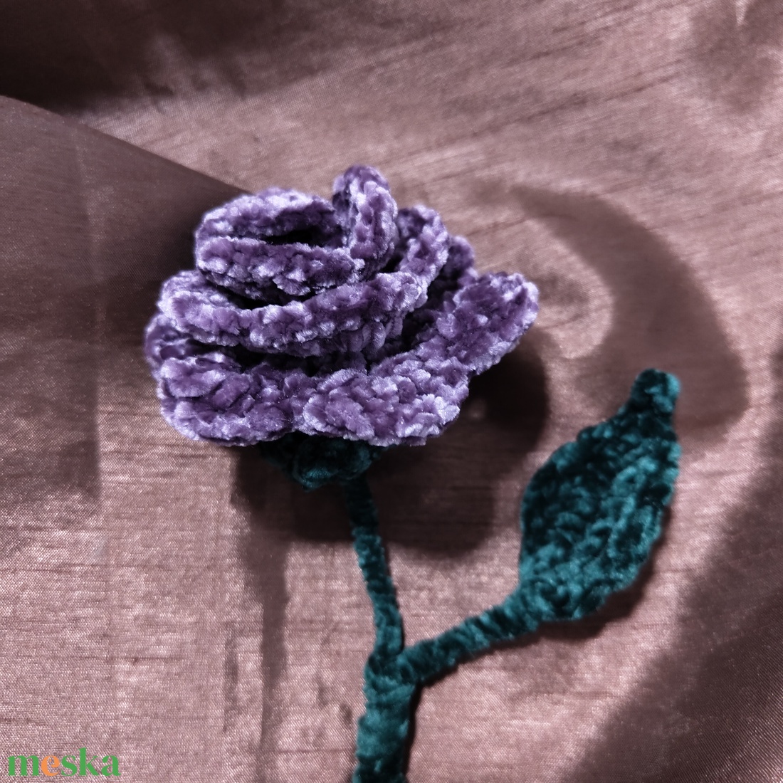 Horgolt sötét lila zsenília rózsa - otthon & életmód - virágdekoráció - virágok - szálas virág - Meska.hu