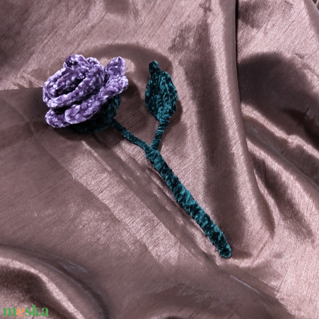 Horgolt sötét lila zsenília rózsa - otthon & életmód - virágdekoráció - virágok - szálas virág - Meska.hu