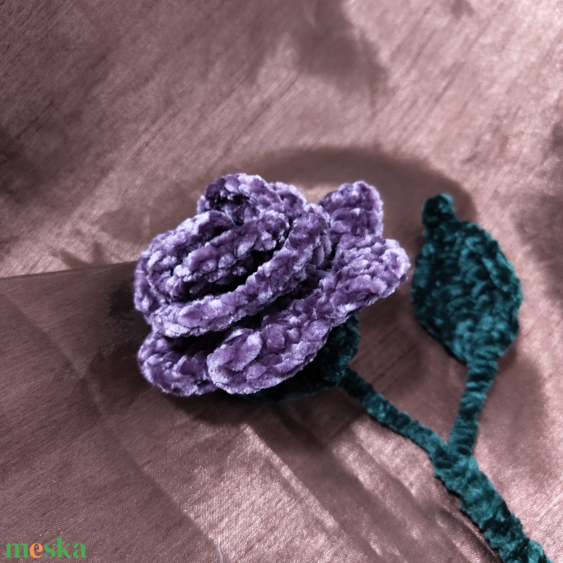 Horgolt sötét lila zsenília rózsa - otthon & életmód - virágdekoráció - virágok - szálas virág - Meska.hu