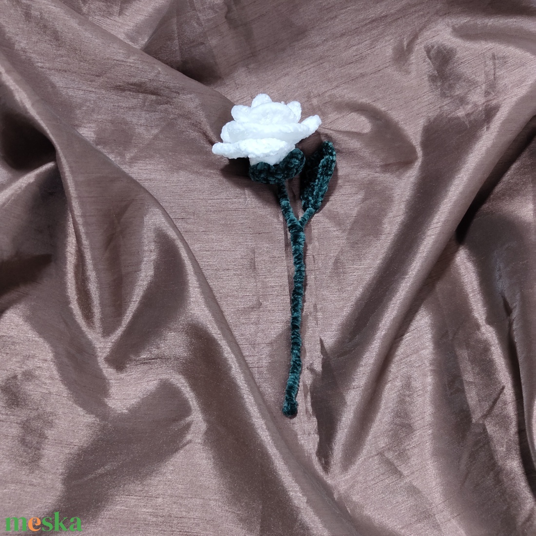 Horgolt fehér zsenília rózsa - otthon & életmód - virágdekoráció - virágok - szálas virág - Meska.hu