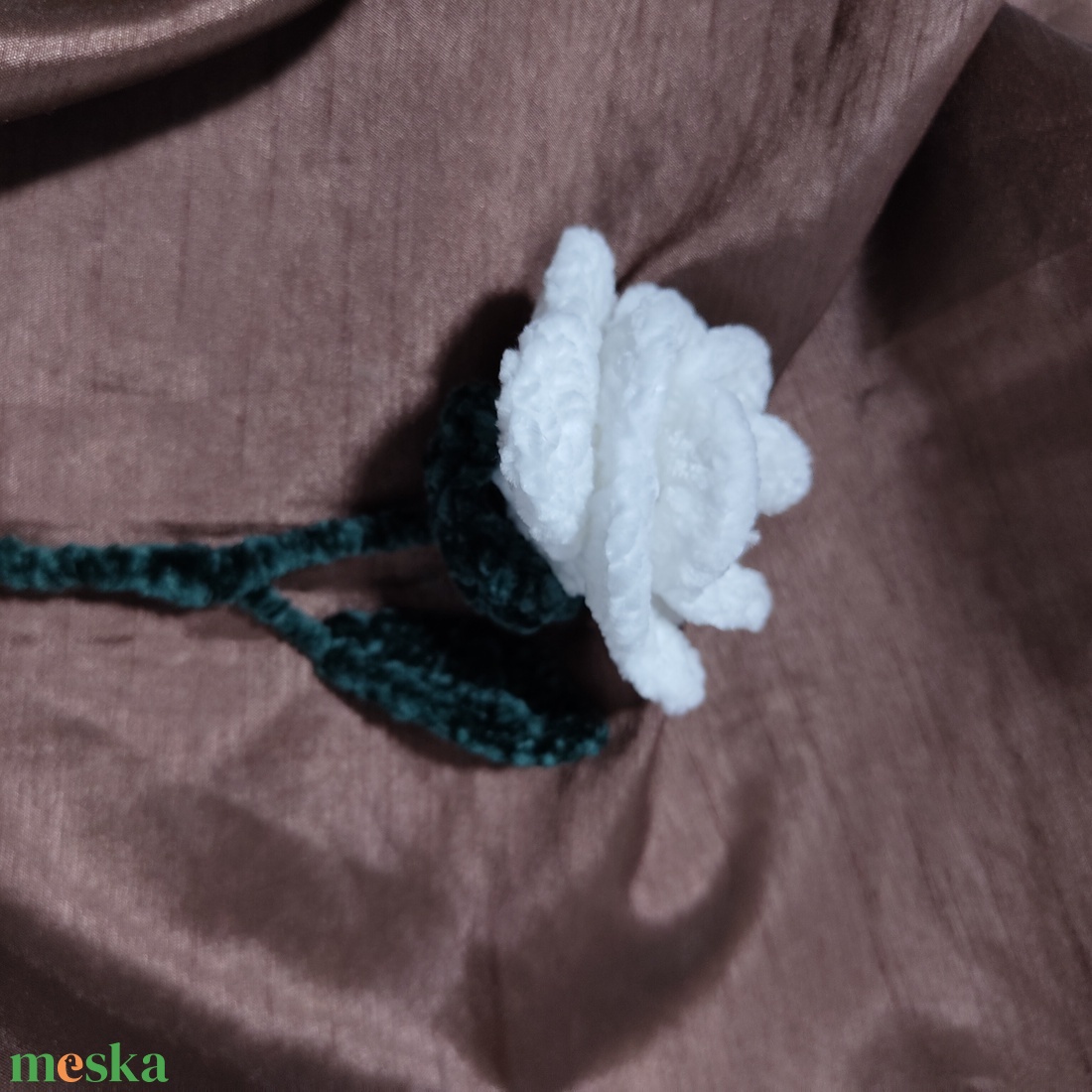 Horgolt fehér zsenília rózsa - otthon & életmód - virágdekoráció - virágok - szálas virág - Meska.hu