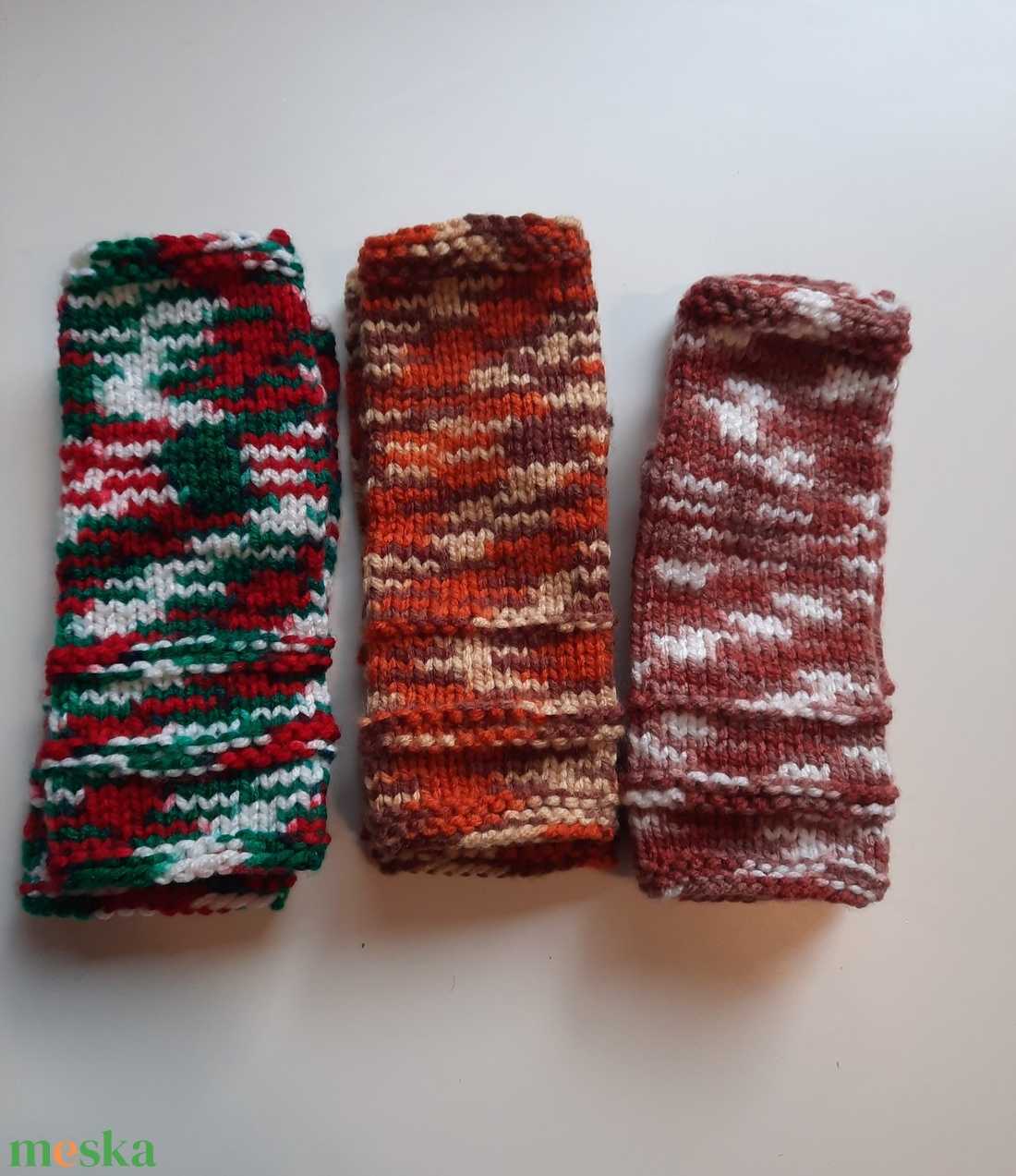 Horgolt karmelegítők - Ujjatlan kesztyűk - Magyarország zászló színei - Kesztyűk vegetáriánusoknak - Karácsonyi ajándékö - ruha & divat - sál, sapka, kendő - kesztyű - Meska.hu