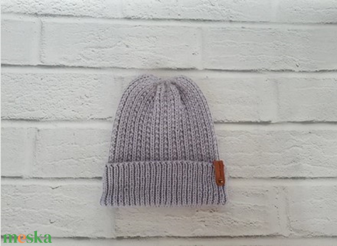 Női levendula sapka. Puha sapka tavaszra más stílushoz.Kötött levendula sapka lányoknak vagy fiúknak.Sapka levendula műp - ruha & divat - sál, sapka, kendő - sapka - Meska.hu