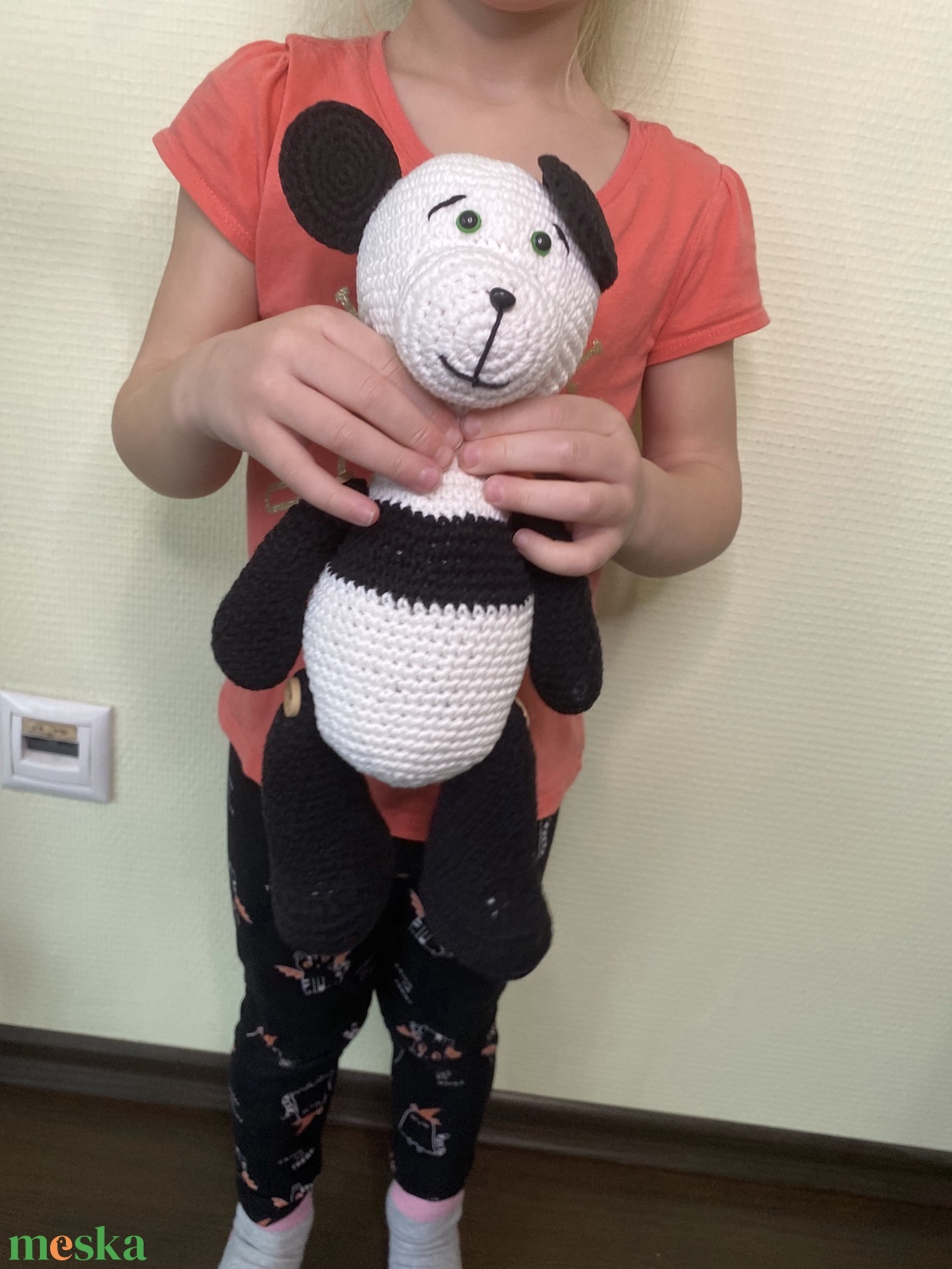 Horgolt játék panda, jó ajándék a fiának, egy sor akasztó medve, a medvének műanyag szeme van - játék & sport - plüssállat & játékfigura - maci - Meska.hu