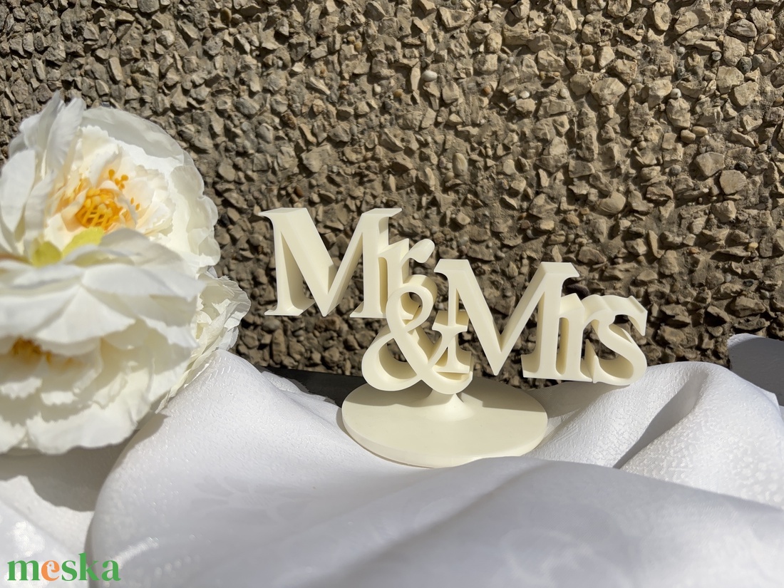 Talpas felirat: Mr and Mrs - otthon & életmód - dekoráció - dísztárgy - Meska.hu Talpas felirat: Mr and Mrs - otthon & életmód - dekoráció - dísztárgy - Meska.hu