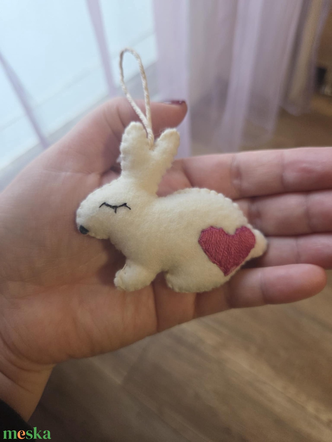 Kis nyuszi hímzéssel - ünnepi díszek, dekorációk - húsvéti díszek és dekorációk - húsvéti tojásfadíszek - Meska.hu