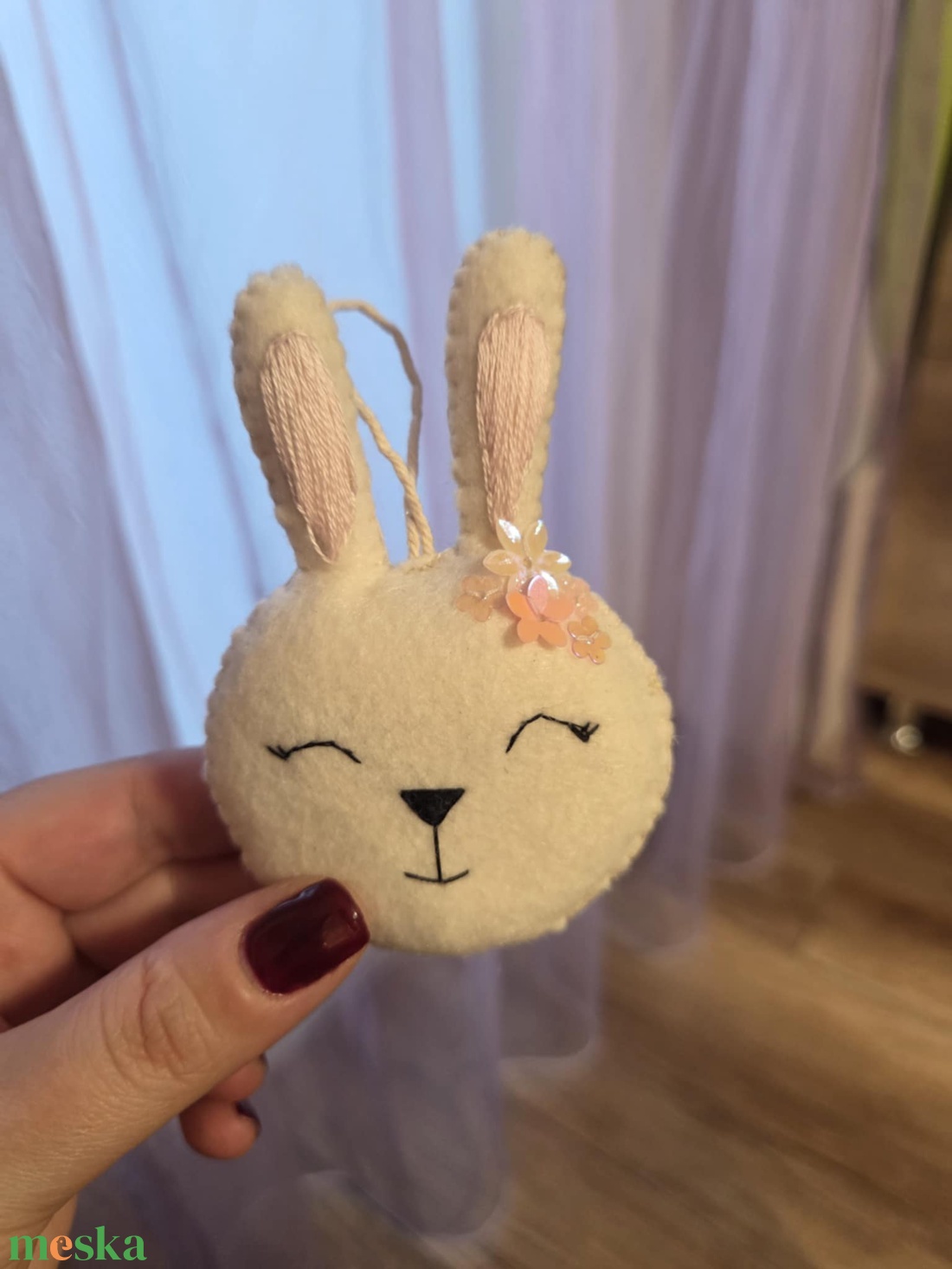 Nyuszi hímzéssel, flitterrel - ünnepi díszek, dekorációk - húsvéti díszek és dekorációk - húsvéti tojásfadíszek - Meska.hu