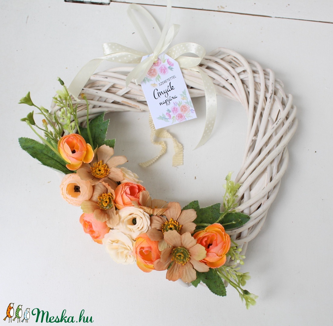 Anyáknai, tavaszi szív alakú virágos KOPOGTATÓ, ajtódísz, koszorú  - otthon & életmód - dekoráció - Meska.hu
