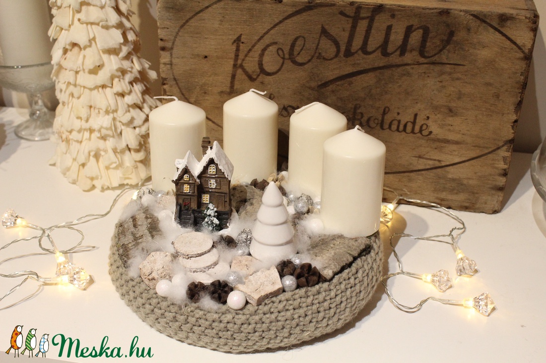 Karácsonyi mesevilág- világító házikós adventi koszorú, karácsonyi dekoráció, asztaldísz  - karácsony - adventi díszek - adventi koszorú - Meska.hu