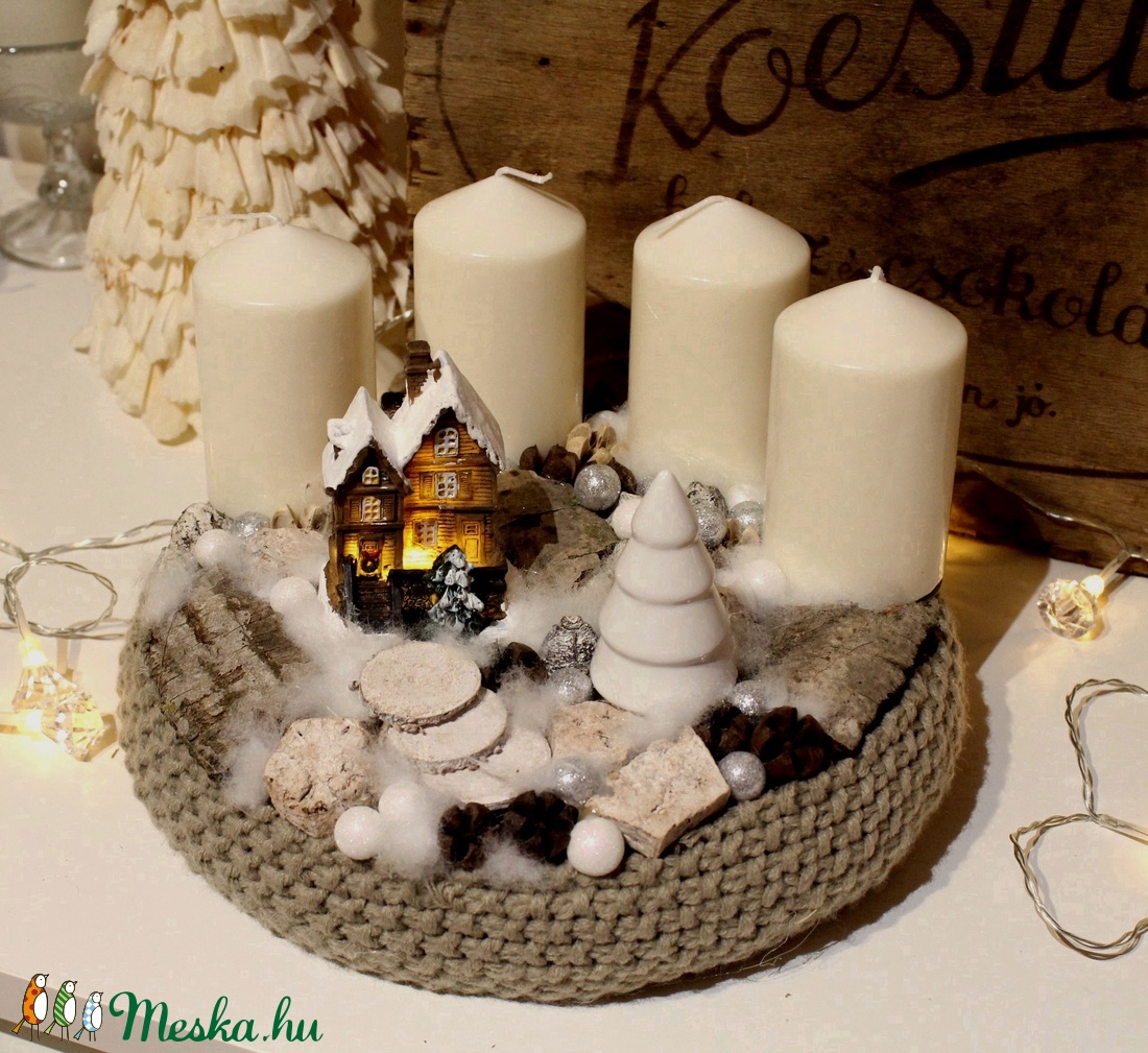 Karácsonyi mesevilág- világító házikós adventi koszorú, karácsonyi dekoráció, asztaldísz  - karácsony - adventi díszek - adventi koszorú - Meska.hu