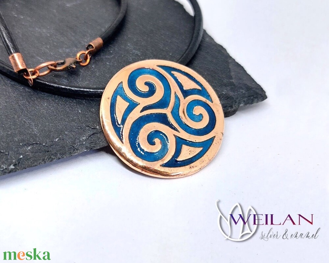Kelta - Triskelion bronz tűzzománc medál, türkizkék - ékszer - nyaklánc - medálos nyaklánc - Meska.hu Kelta - Triskelion bronz tűzzománc medál, türkizkék - ékszer - nyaklánc - medálos nyaklánc - Meska.hu