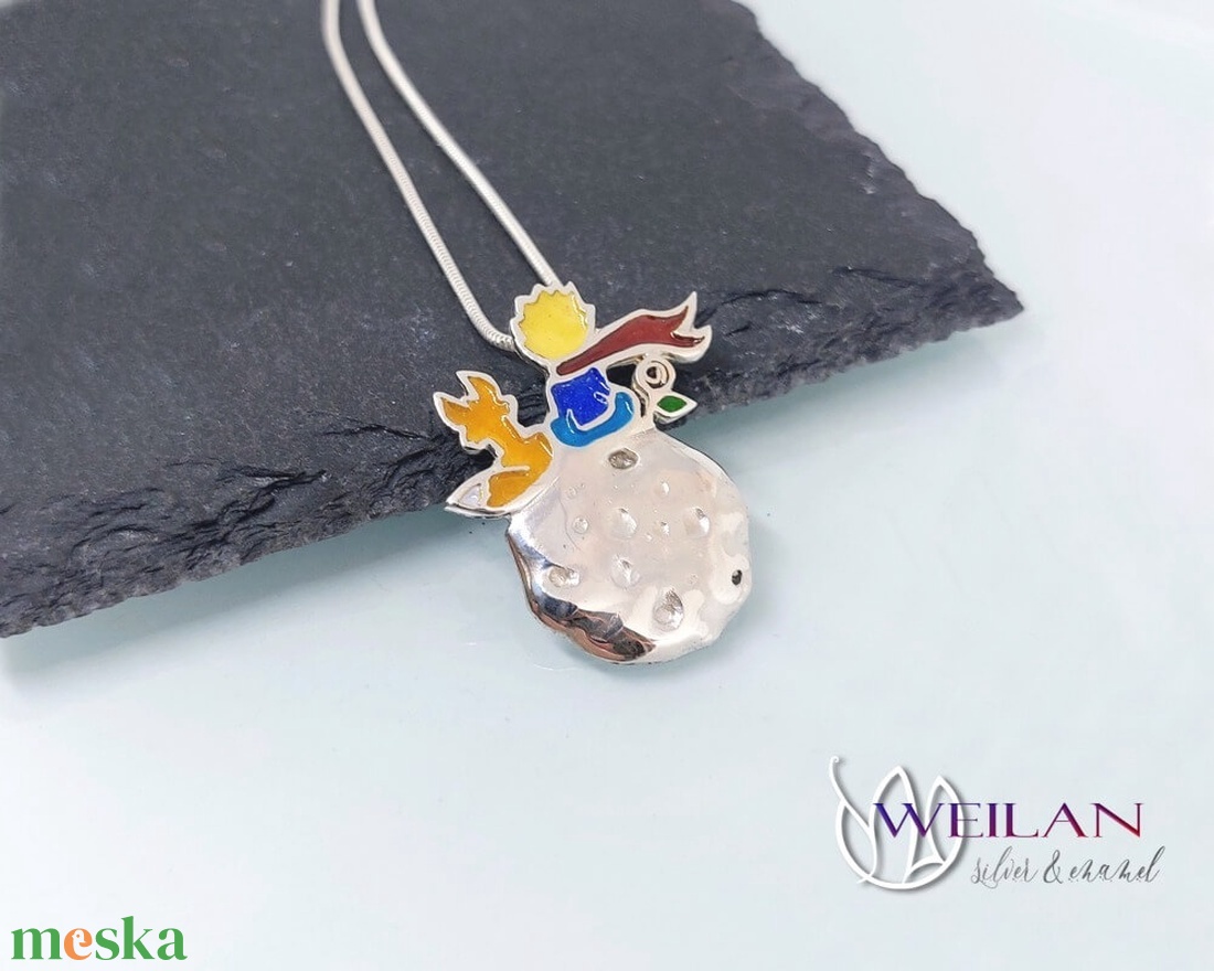 A kis herceg - piros sállal - ezüst tűzzománc medál - ékszer - nyaklánc - medál - Meska.hu