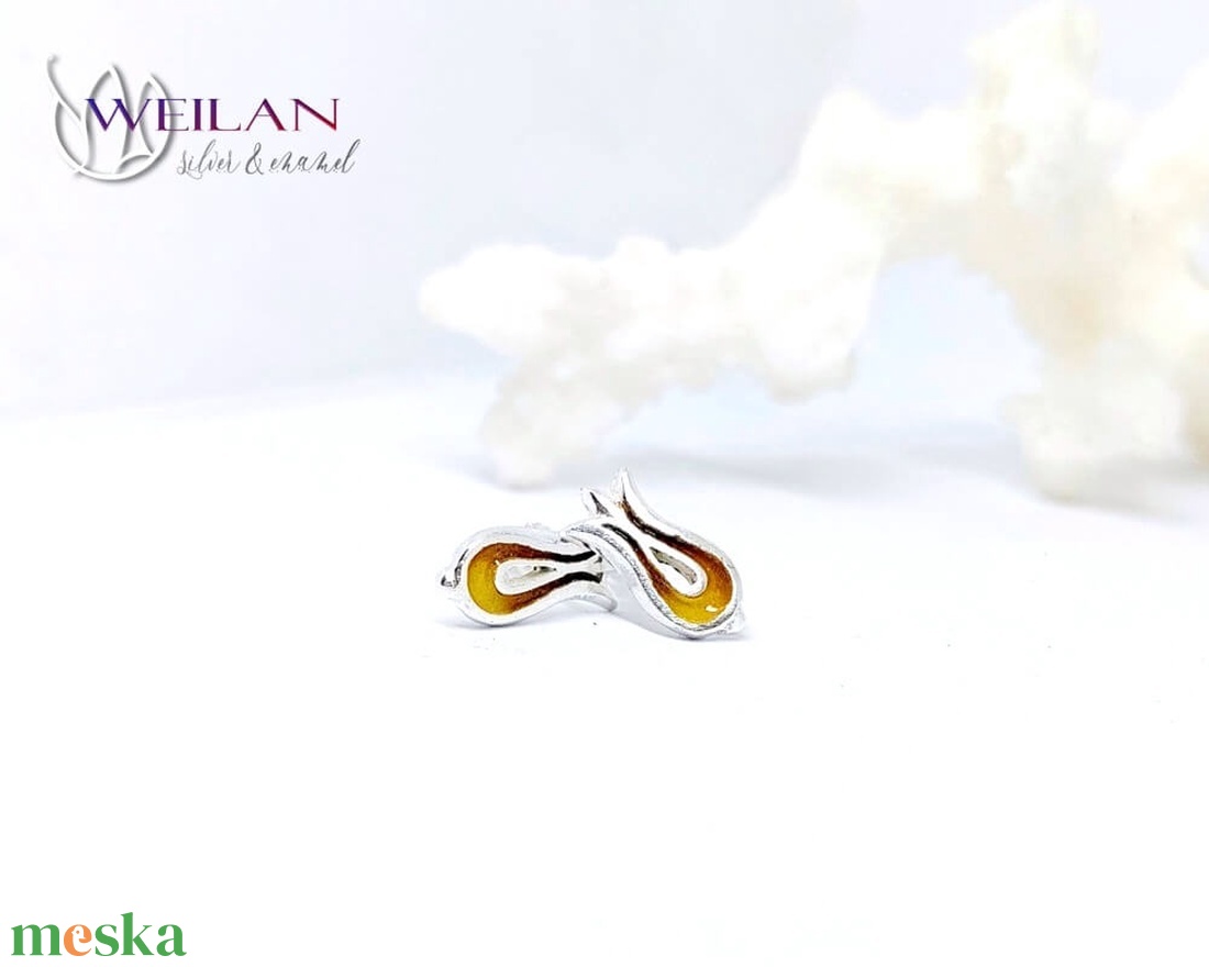 Pántlika ezüst tűzzománc stiftes fülbevaló, piros-narancs-arany - ékszer - fülbevaló - pötty fülbevaló - Meska.hu