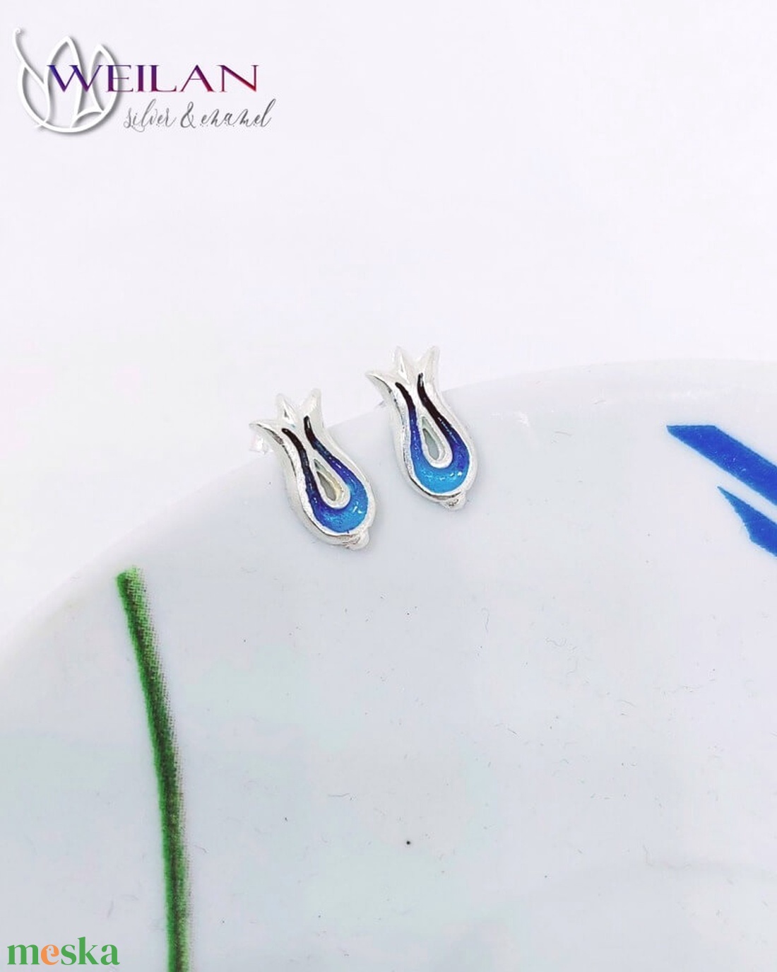 Pántlika ezüst tűzzománc stiftes fülbevaló, türkizkék - ékszer - fülbevaló - pötty fülbevaló - Meska.hu