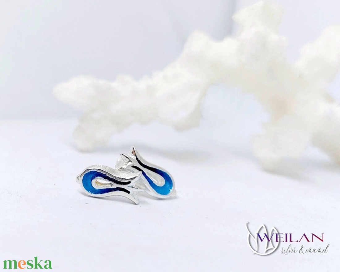 Pántlika ezüst tűzzománc stiftes fülbevaló, türkizkék - ékszer - fülbevaló - pötty fülbevaló - Meska.hu