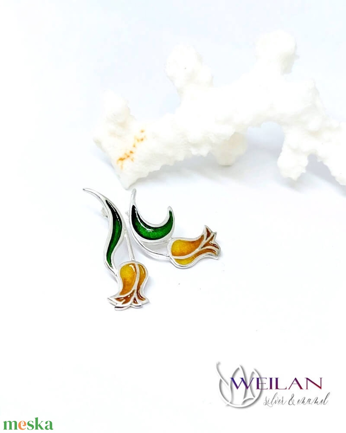 Hej'tulipán - Virágszálam aszimmetrikus ezüst tűzzománc fülbevaló, stiftes kialakítás - narancs-arany-zöld - ékszer - fülbevaló - lógó fülbevaló - Meska.hu