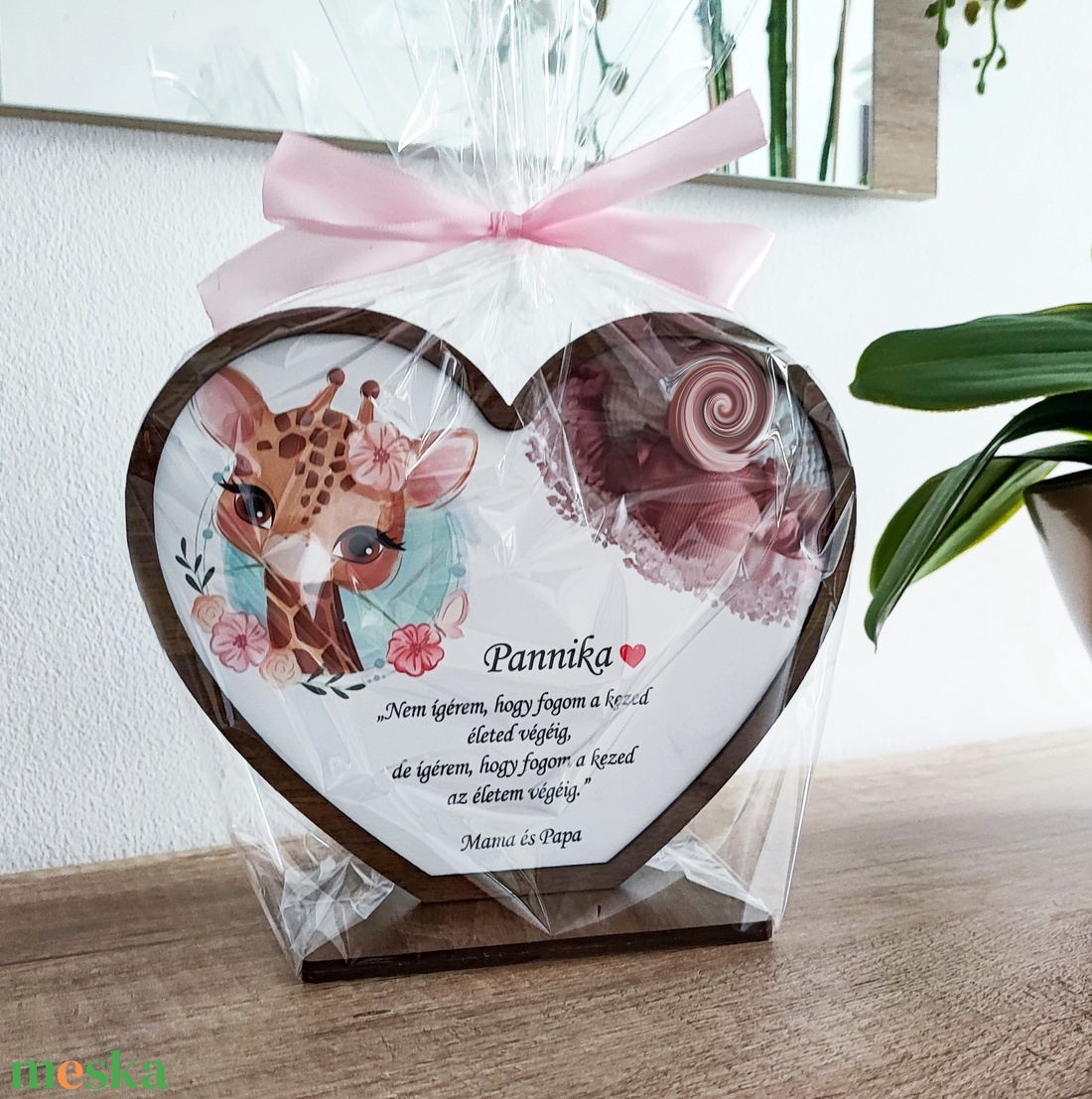 Szív alakú egyedi tábla gyerekszobába - otthon & életmód - dekoráció - dísztárgy - Meska.hu Szív alakú egyedi tábla gyerekszobába - otthon & életmód - dekoráció - dísztárgy - Meska.hu