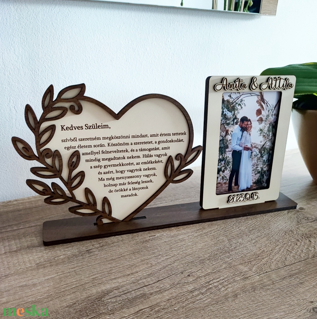 Gravírozott szülőköszöntő ajándék fényképtartóval menyasszonytól vagy vőlegénytől - esküvő - emlék & ajándék - köszönőajándék - Meska.hu Gravírozott szülőköszöntő ajándék fényképtartóval menyasszonytól vagy vőlegénytől - esküvő - emlék & ajándék - köszönőajándék - Meska.hu