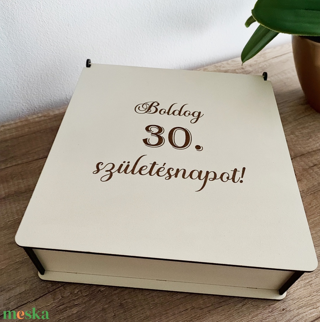 Születésnapi túlélőcsomag  gravírozott ajándékdoboz rekeszekkel -  - Meska.hu
